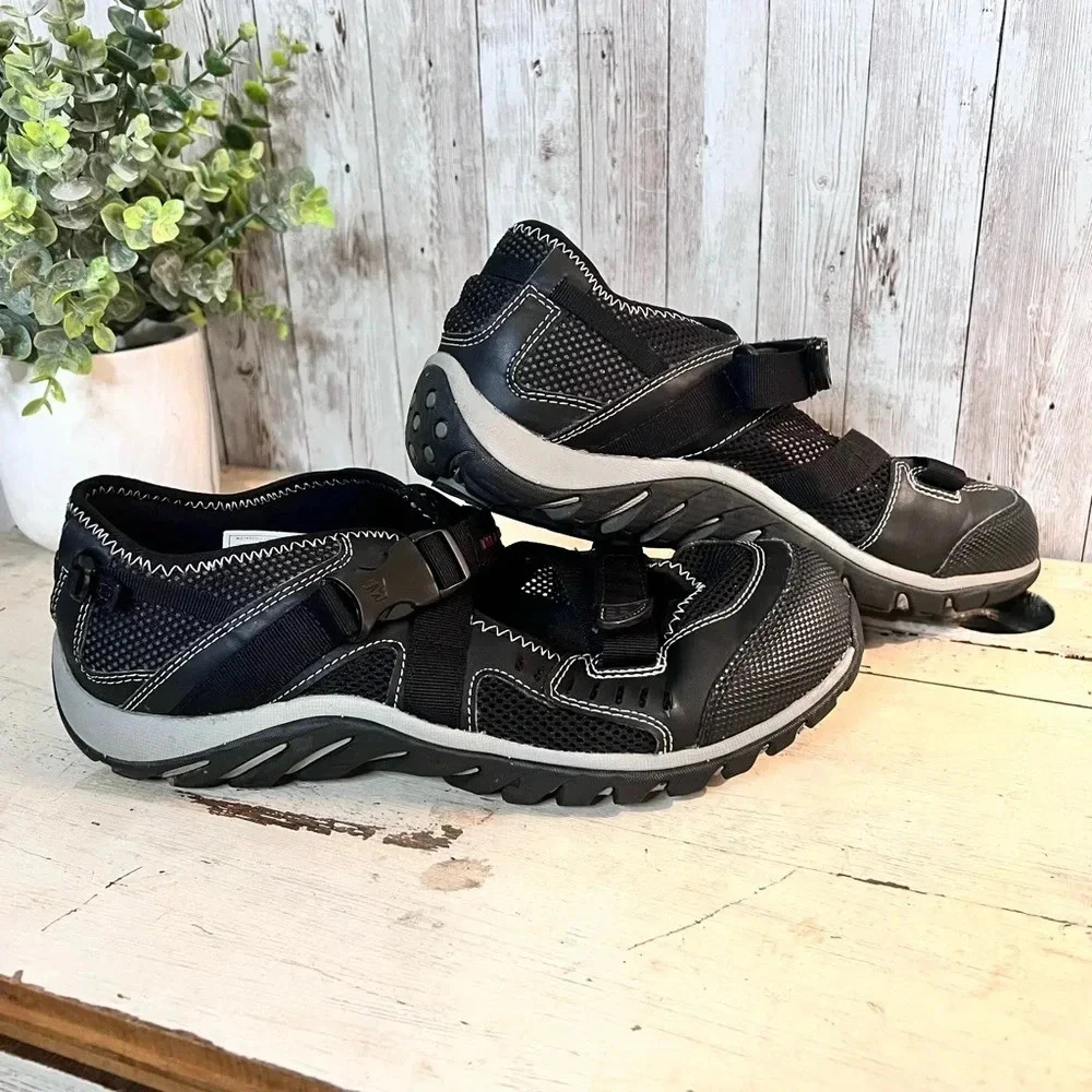 Merrell Black and Gray Women's Shoes size 8.5